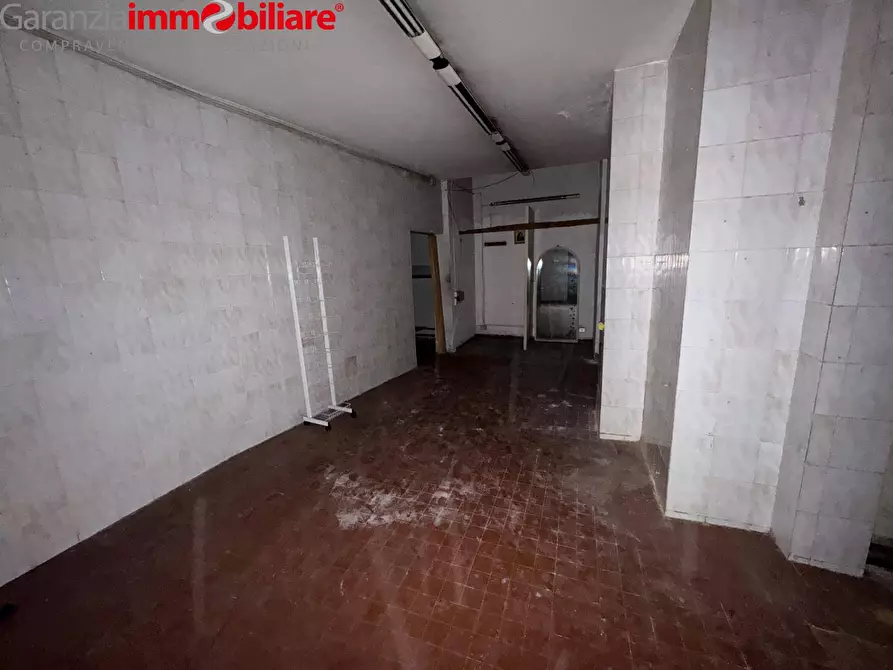 Immagine 6 di Locale commerciale in vendita  in Via Giuseppe Zurlo a Napoli