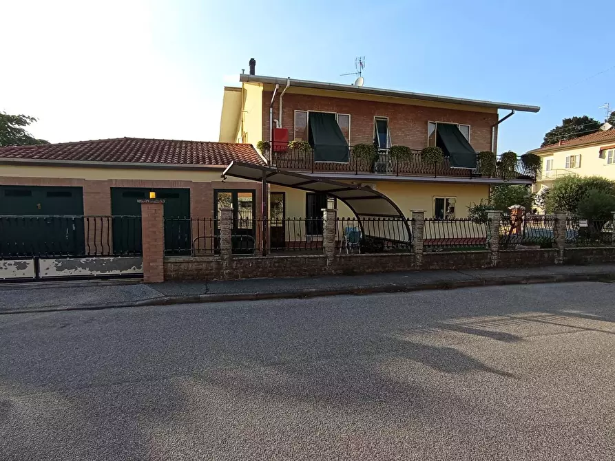 Immagine 1 di Casa semindipendente in vendita  in Via Lorenzona 15 a Ferrara