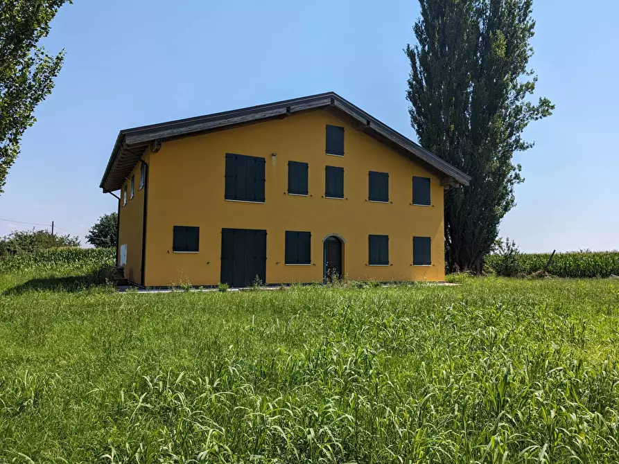 Immagine 1 di Villa in vendita  in via Frutteti 45 a Terre Del Reno