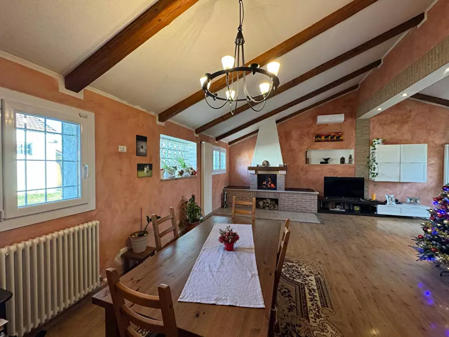 Immagine 1 di Villa in vendita  in via Cà Nova Ducale 7 a Voghiera