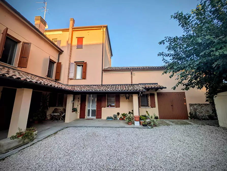 Immagine 1 di Casa semindipendente in vendita  in Via Del Primaro 61 a Ferrara