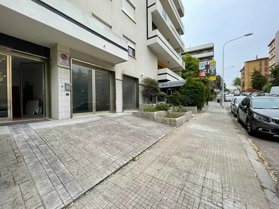 Immagine 3 di Locale commerciale in affitto  in Londra 5 a Sassari