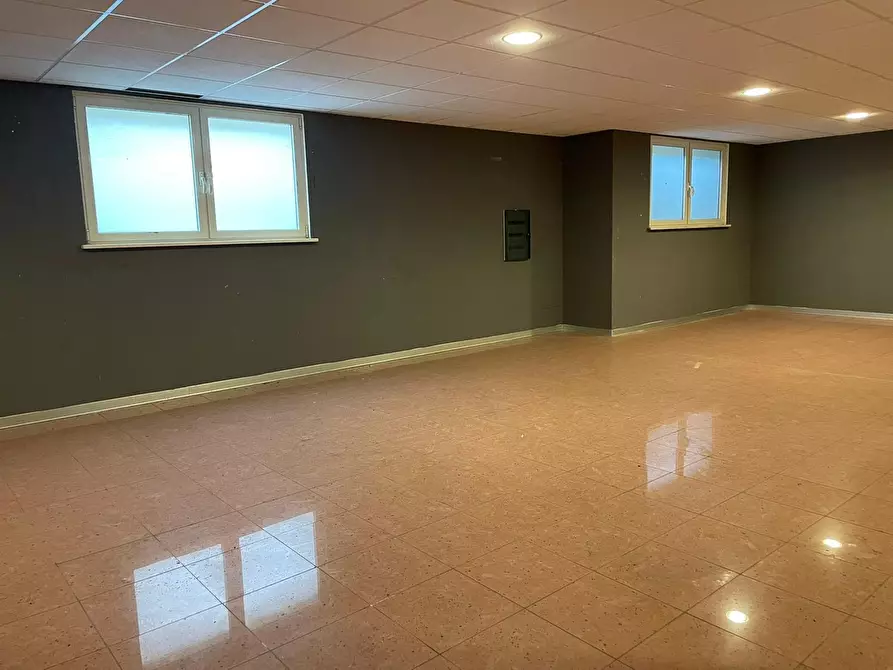 Immagine 8 di Locale commerciale in affitto  in Londra 5 a Sassari