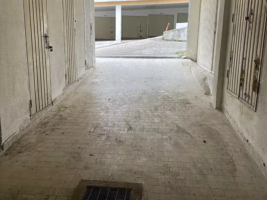 Immagine 11 di Locale commerciale in affitto  in Londra 5 a Sassari