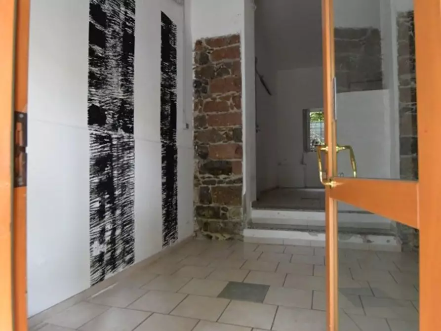 Immagine 4 di Locale commerciale in affitto  in Napoli 78 a Sassari