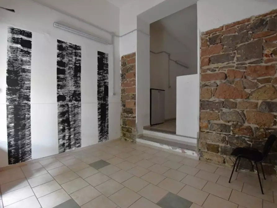 Immagine 6 di Locale commerciale in affitto  in Napoli 78 a Sassari