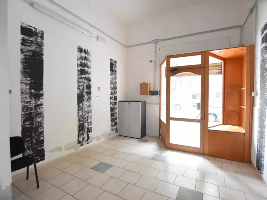 Immagine 7 di Locale commerciale in affitto  in Napoli 78 a Sassari