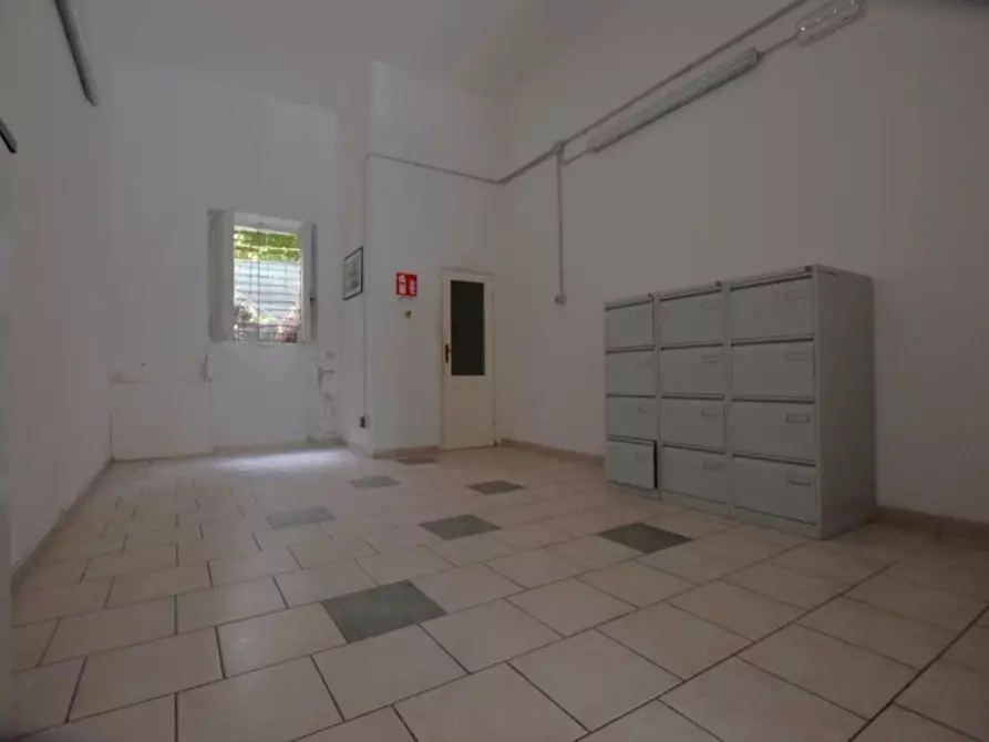 Immagine 9 di Locale commerciale in affitto  in Napoli 78 a Sassari