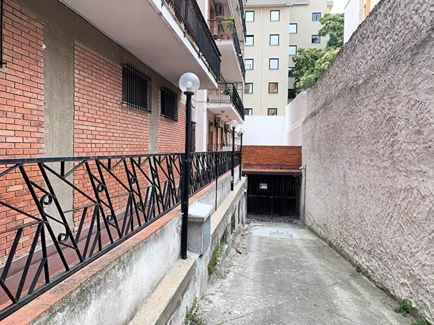 Immagine 2 di Box auto in vendita  in zanfarino 40 a Sassari