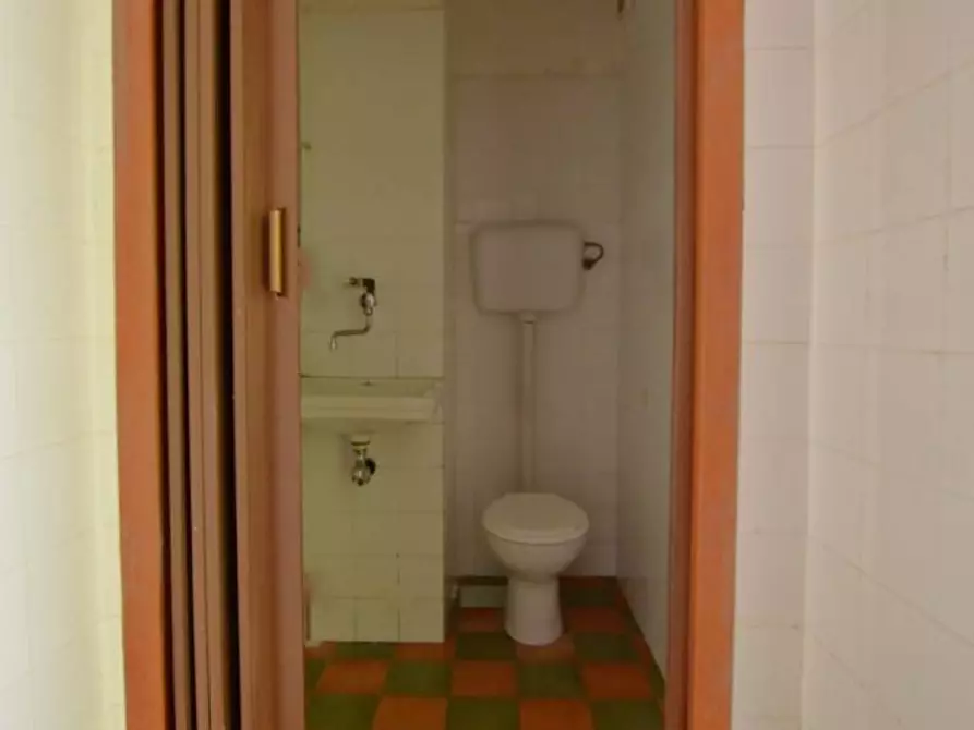 Immagine 13 di Locale commerciale in vendita  in VIA STANIS MANCA 1 a Sassari