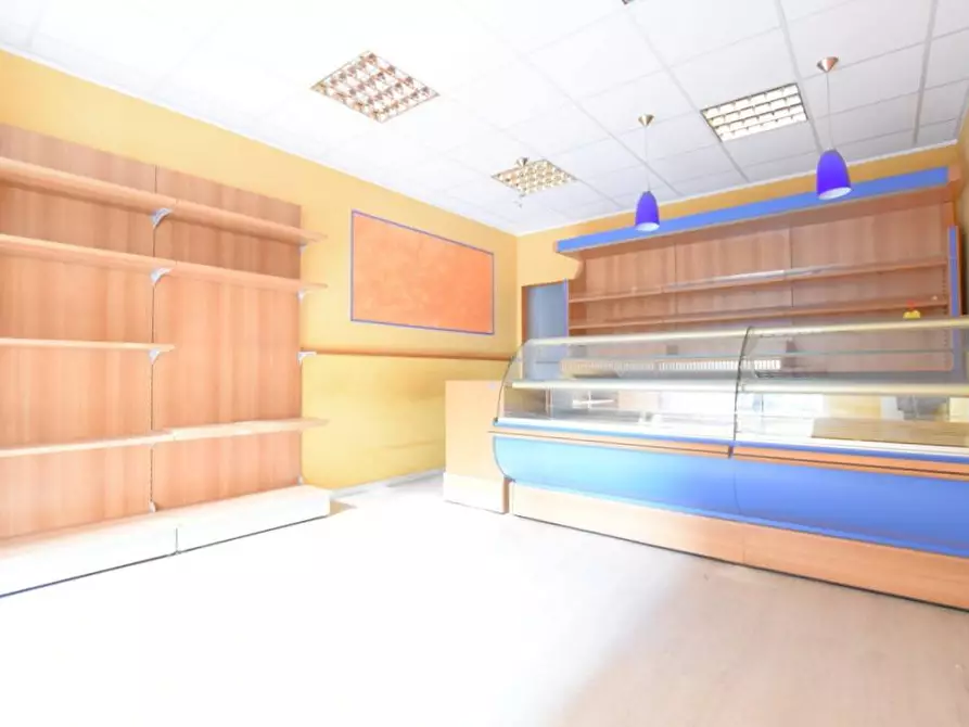 Immagine 2 di Locale commerciale in vendita  in VIA STANIS MANCA 1 a Sassari