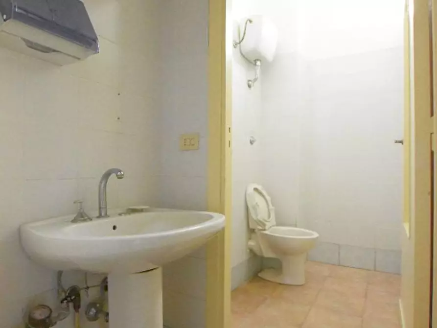 Immagine 8 di Locale commerciale in vendita  in VIA STANIS MANCA 1 a Sassari