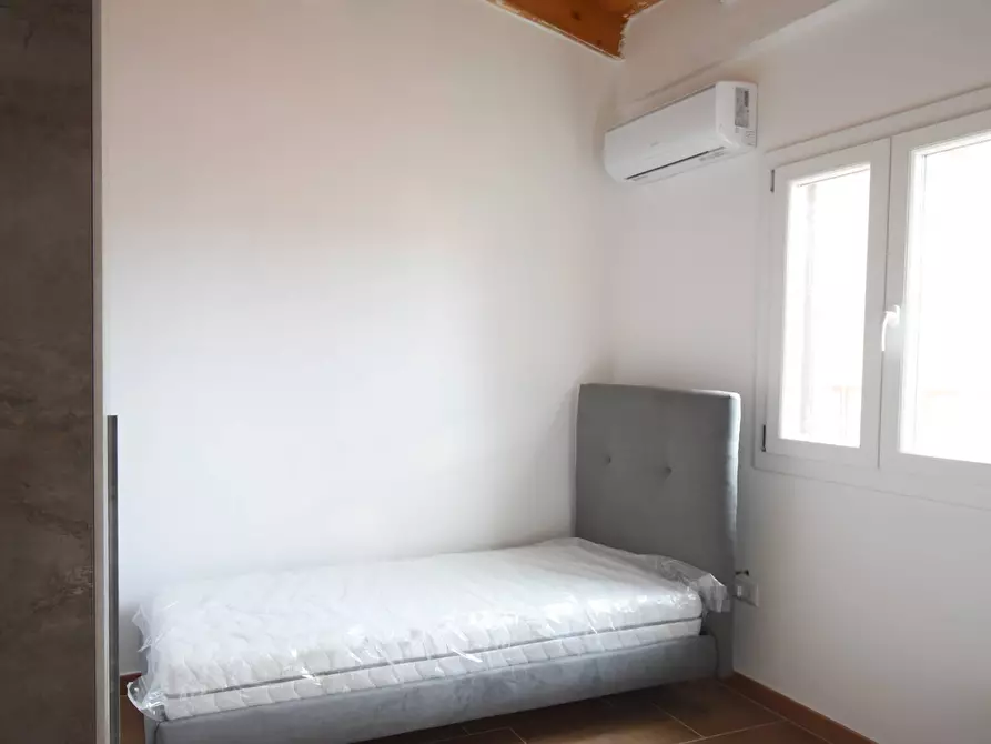 Immagine 19 di Camera in affitto  in via San Carlo 37/C a Sassari