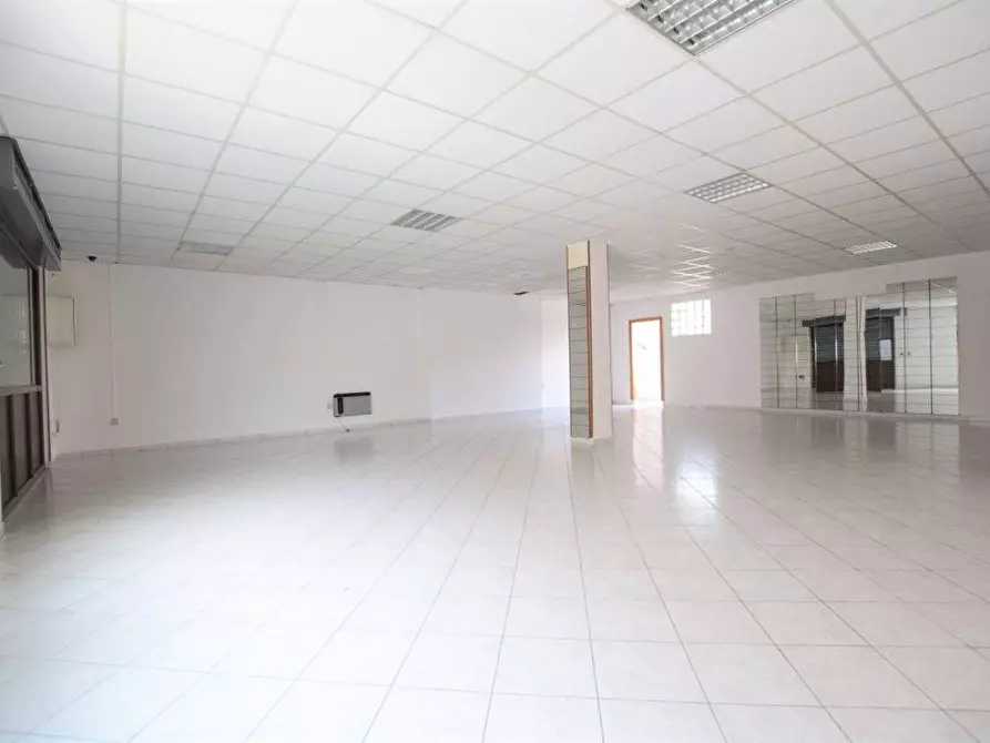 Immagine 3 di Locale commerciale in vendita  in VIA BIASI 5 a Nuoro