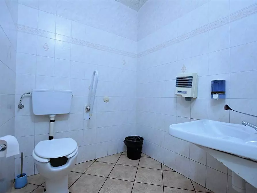 Immagine 12 di Attività commerciale in vendita  in Corso Vittorio Emanuele 6 a Sassari