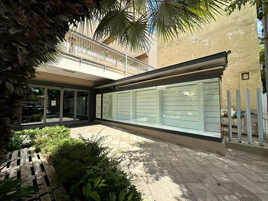 Immagine 13 di Locale commerciale in vendita  in via Lo Frasso 36 a Alghero