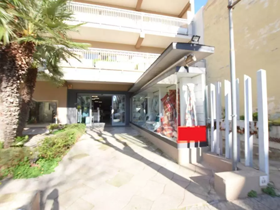 Immagine 3 di Locale commerciale in affitto  in via Lo Frasso 36 a Alghero