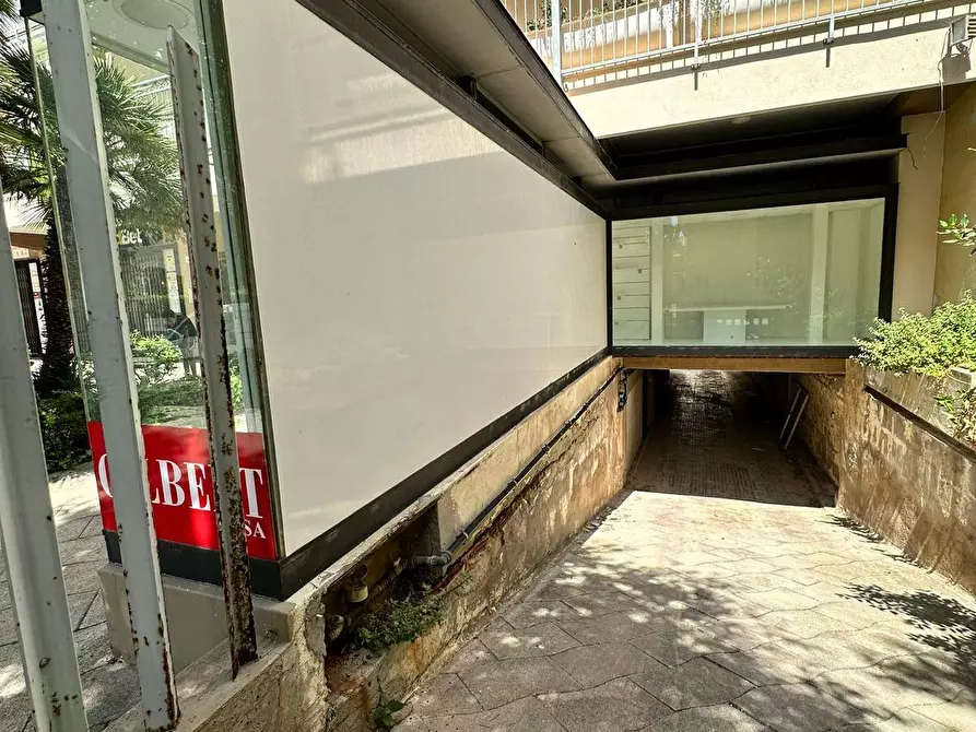 Immagine 4 di Locale commerciale in affitto  in via Lo Frasso 36 a Alghero