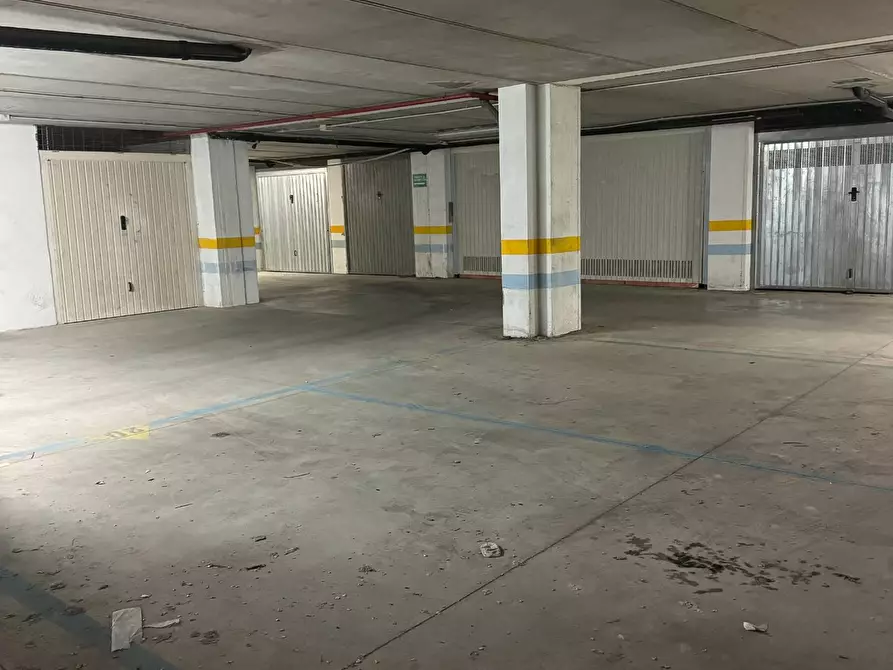 Immagine 13 di Box auto in vendita  in via Buccari 40 a Sassari