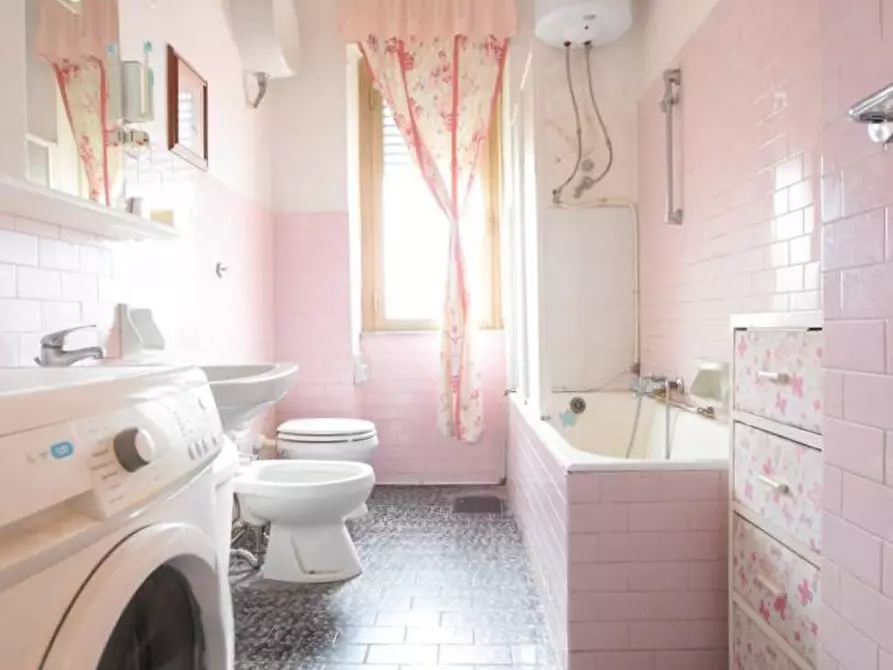 Immagine 15 di Appartamento in vendita  in via Coradduzza 7 a Sassari