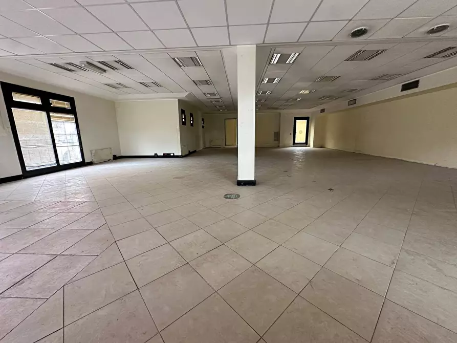 Immagine 3 di Locale commerciale in affitto  in viale Aldo Moro 243 a Olbia