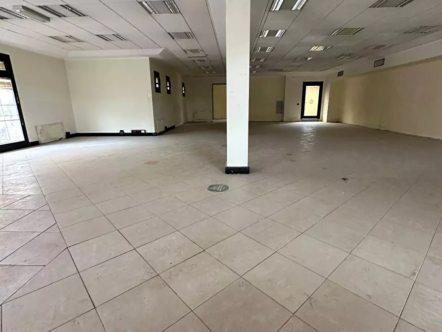 Immagine 4 di Locale commerciale in affitto  in viale Aldo Moro 243 a Olbia