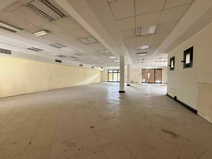 Immagine 6 di Locale commerciale in affitto  in viale Aldo Moro 243 a Olbia