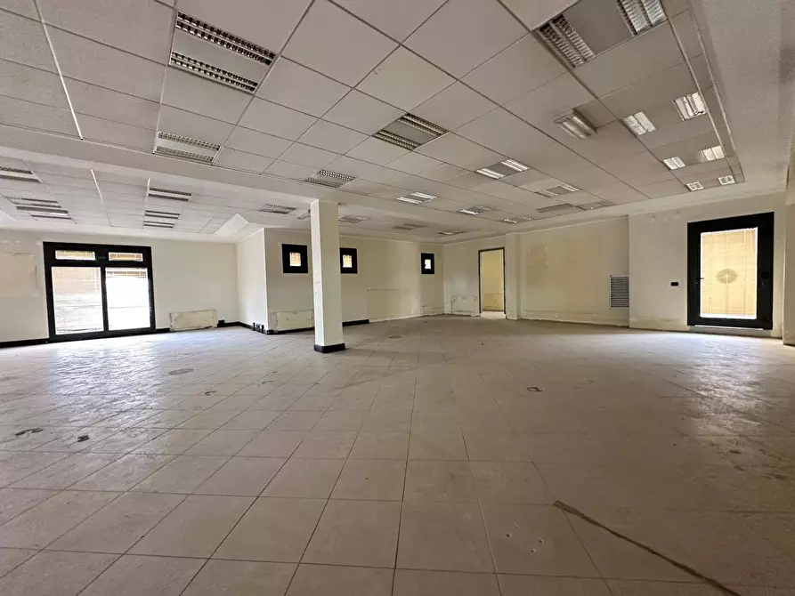 Immagine 8 di Locale commerciale in affitto  in viale Aldo Moro 243 a Olbia