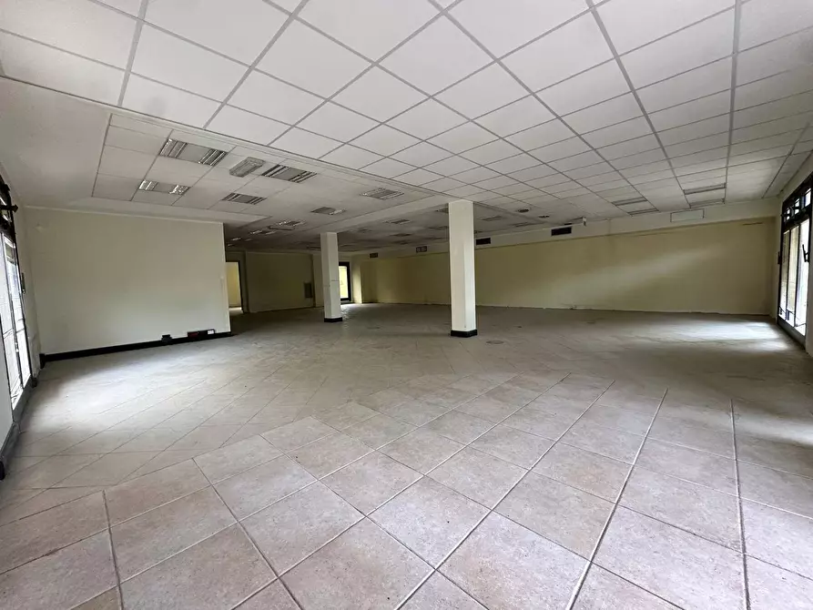 Immagine 9 di Locale commerciale in affitto  in viale Aldo Moro 243 a Olbia