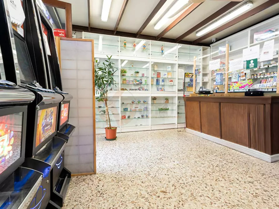 Immagine 6 di Attività commerciale in vendita  in via Principessa Maria 50 a Sassari