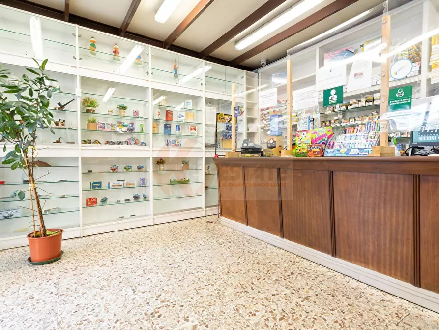 Immagine 9 di Attività commerciale in vendita  in via Principessa Maria 50 a Sassari