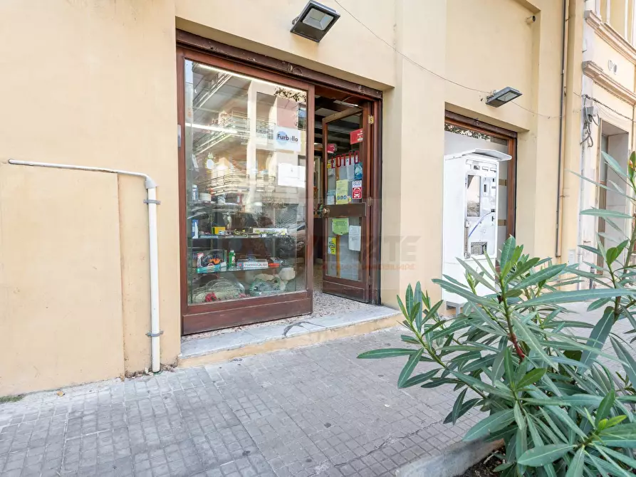 Immagine 15 di Attività commerciale in vendita  in via Principessa Maria 50 a Sassari
