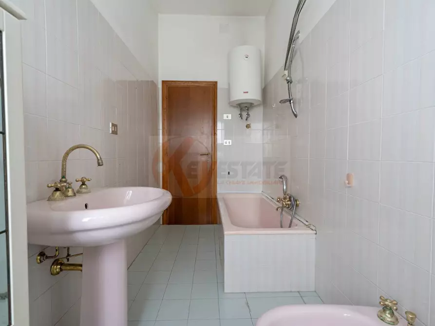 Immagine 18 di Appartamento in vendita  in via Torres 58 a Sassari