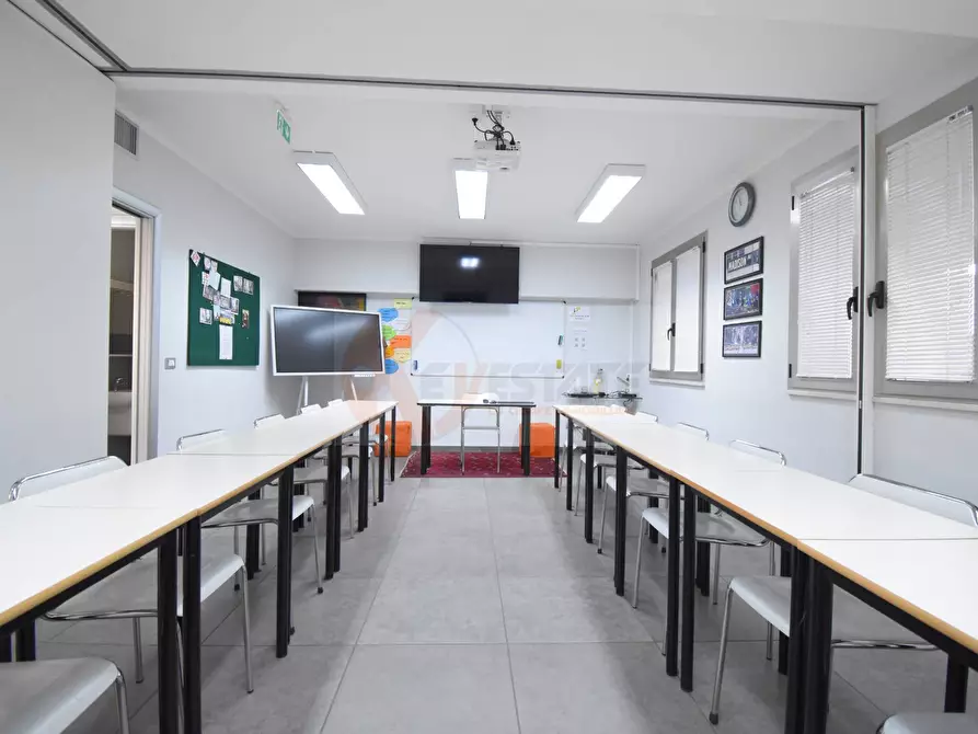 Immagine 4 di Locale commerciale in vendita  in via principe di Piemonte 3 a Sassari