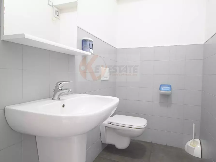 Immagine 13 di Locale commerciale in vendita  in via principe di Piemonte 3 a Sassari