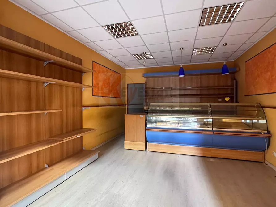 Immagine 9 di Locale commerciale in vendita  in via stanis manca a Sassari