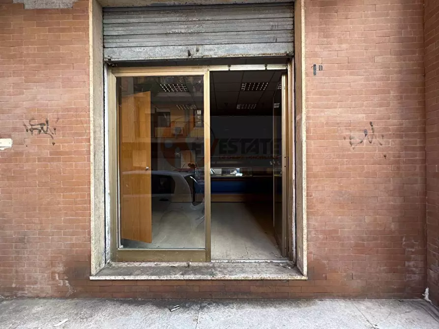 Immagine 16 di Locale commerciale in vendita  in via stanis manca a Sassari