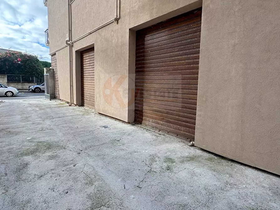 Immagine 14 di Locale commerciale in vendita  in via monsignor saba 11 a Sassari