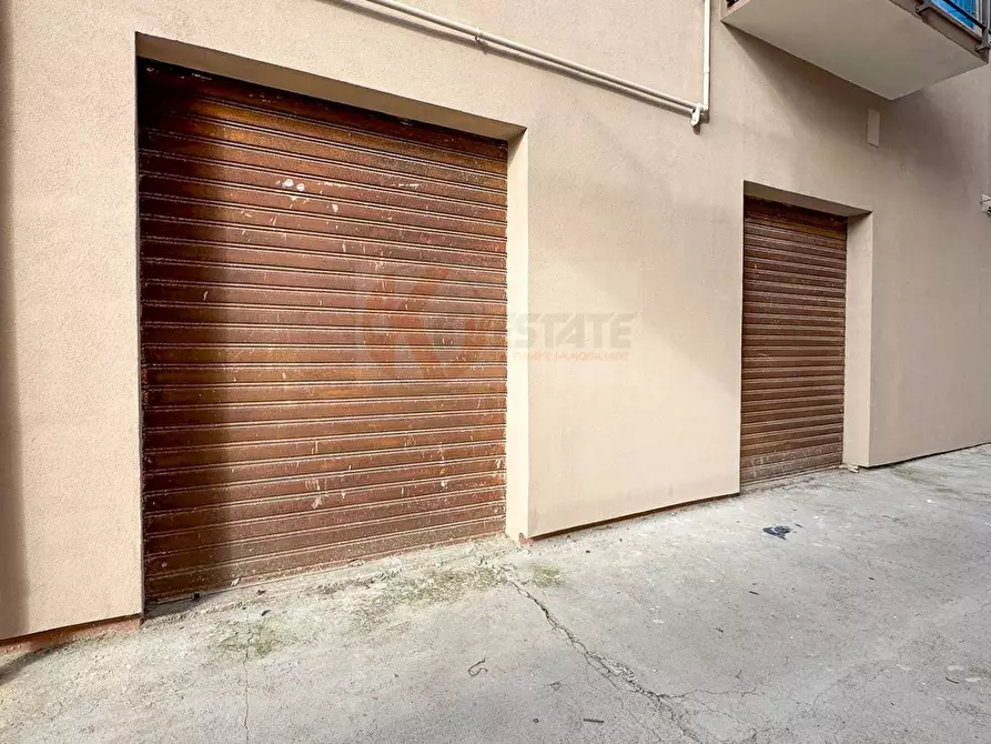 Immagine 15 di Locale commerciale in vendita  in via monsignor saba 11 a Sassari