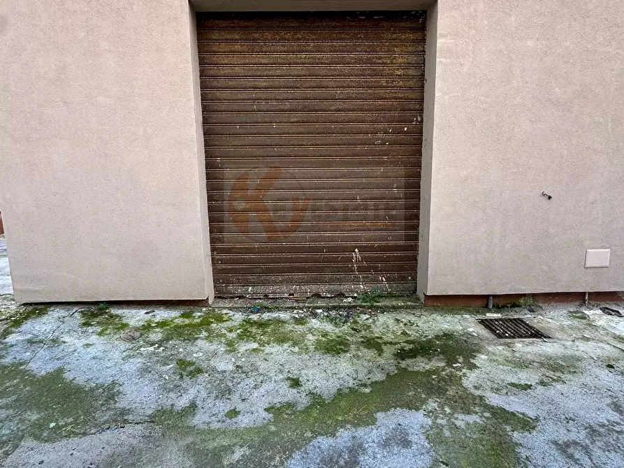 Immagine 17 di Locale commerciale in vendita  in via monsignor saba 11 a Sassari