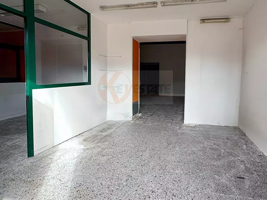 Immagine 2 di Locale commerciale in vendita  in via monsignor saba 11 a Sassari