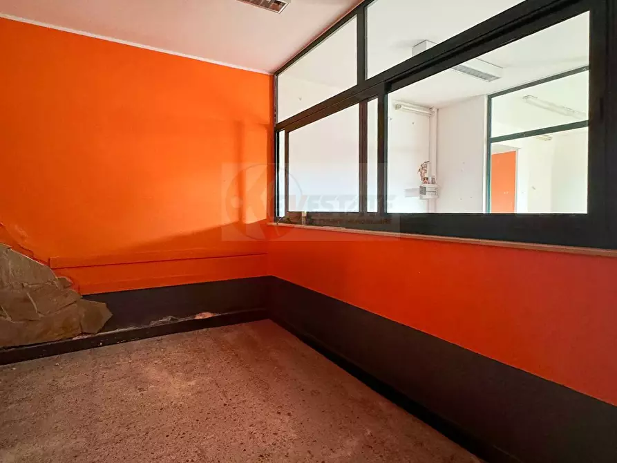 Immagine 6 di Locale commerciale in vendita  in via monsignor saba 11 a Sassari