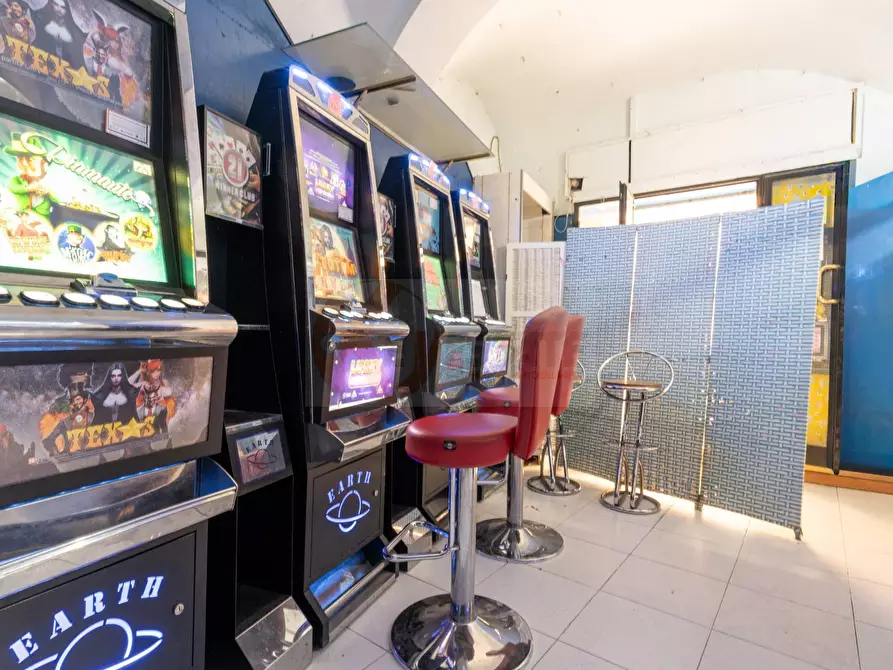 Immagine 9 di Locale commerciale in vendita  in via Rosello 13 a Sassari