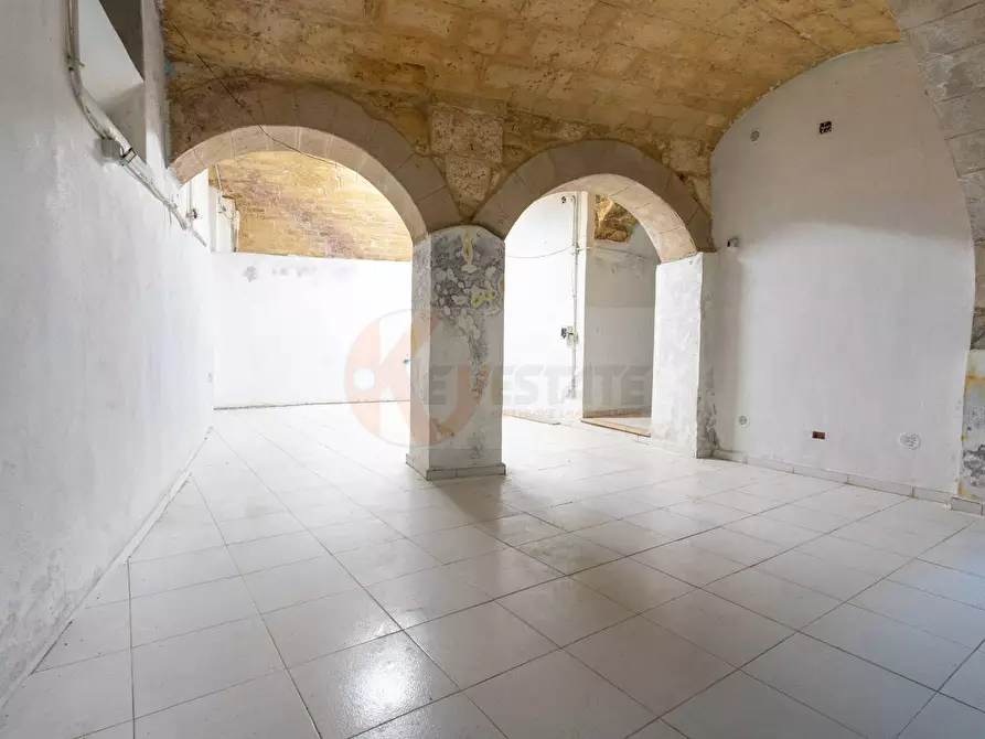 Immagine 12 di Locale commerciale in vendita  in via Rosello 13 a Sassari