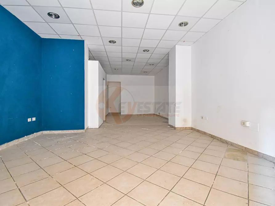 Immagine 2 di Locale commerciale in vendita  in via Galileo Galilei 41 a Sassari