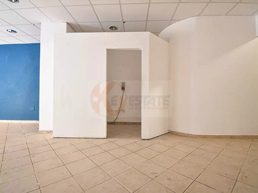 Immagine 3 di Locale commerciale in vendita  in via Galileo Galilei 41 a Sassari
