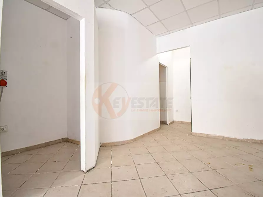 Immagine 8 di Locale commerciale in vendita  in via Galileo Galilei 41 a Sassari