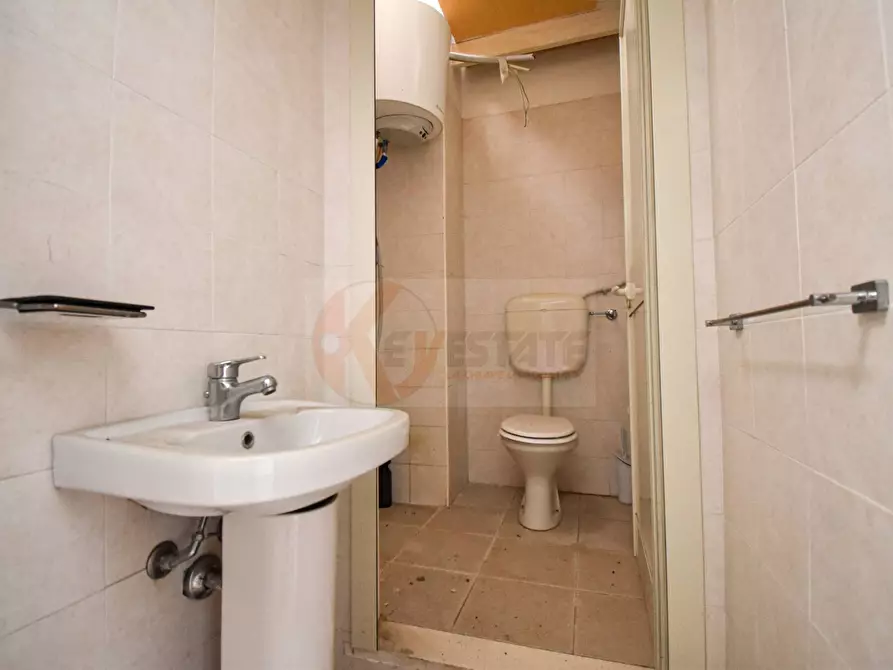 Immagine 9 di Locale commerciale in vendita  in via Galileo Galilei 41 a Sassari