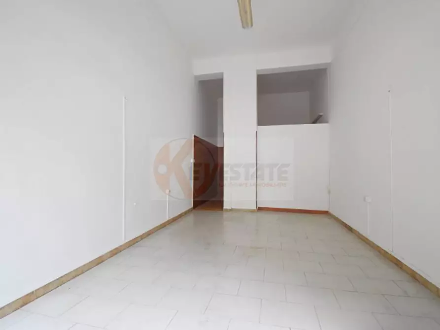 Immagine 3 di Locale commerciale in vendita  in Viale Umberto 117 a Sassari