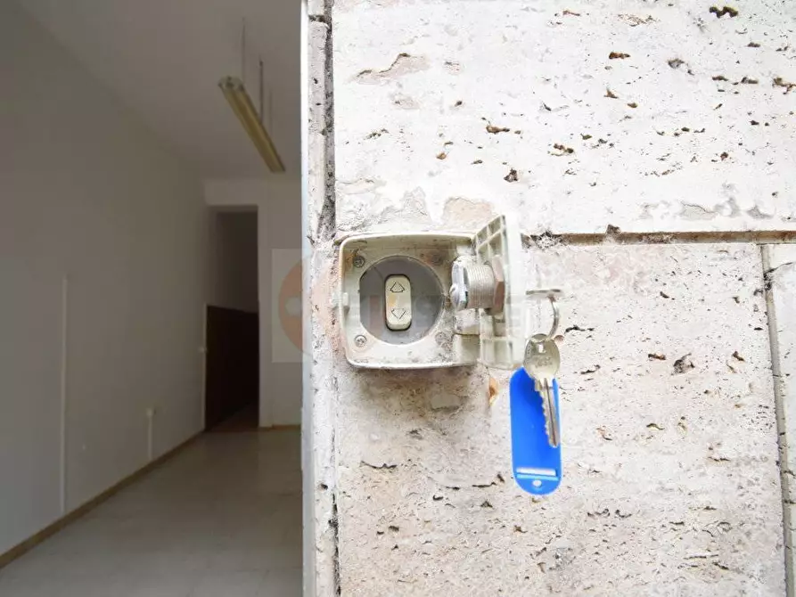 Immagine 9 di Locale commerciale in vendita  in Viale Umberto 117 a Sassari